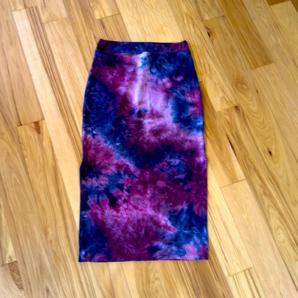 SUNDRY tie dyed skirt - below knee. Versatile & extremely soft!! size Small